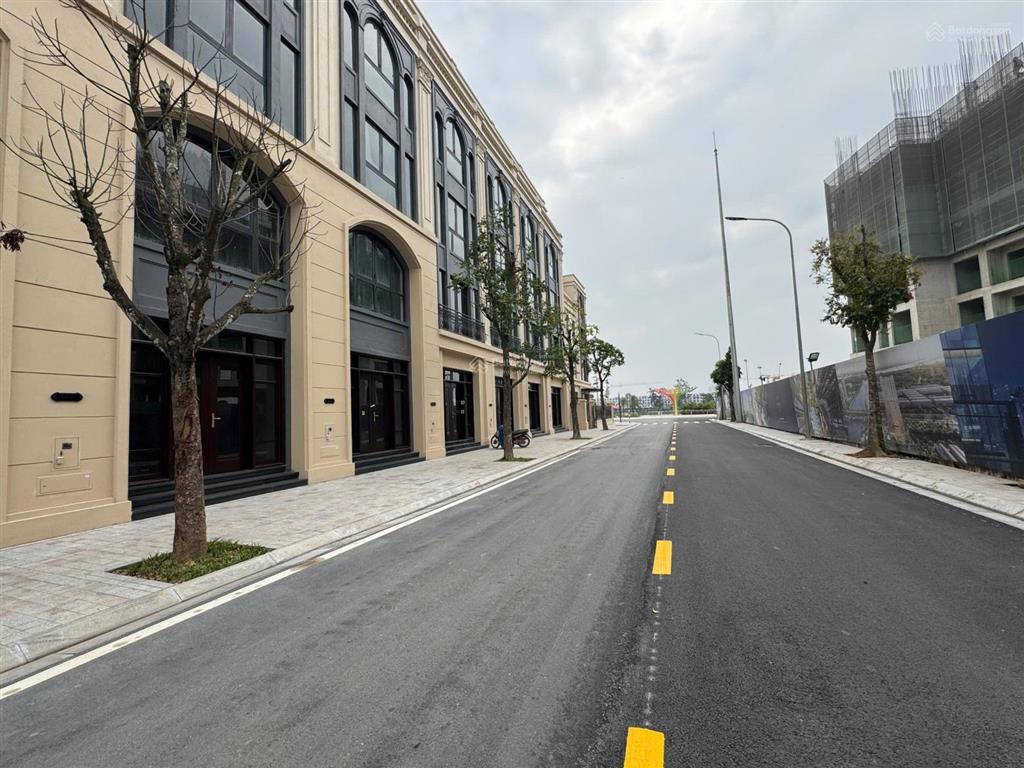 Bán căn xẻ khe ngôi sao 67,5m đông nam giá 19,5 tỷ sát chung cư
