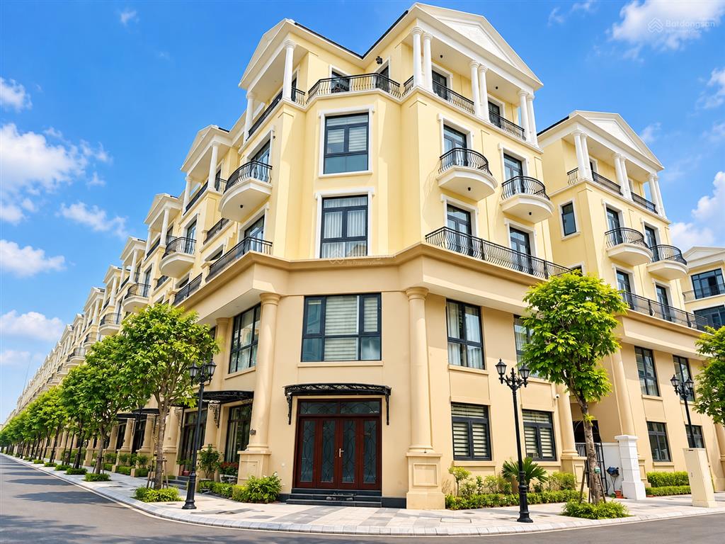 Bán gấp căn góc đảo dừa 100m2 giá 13,5 tỷ, ngay cạnh bể bơi pha lê bốn mùa