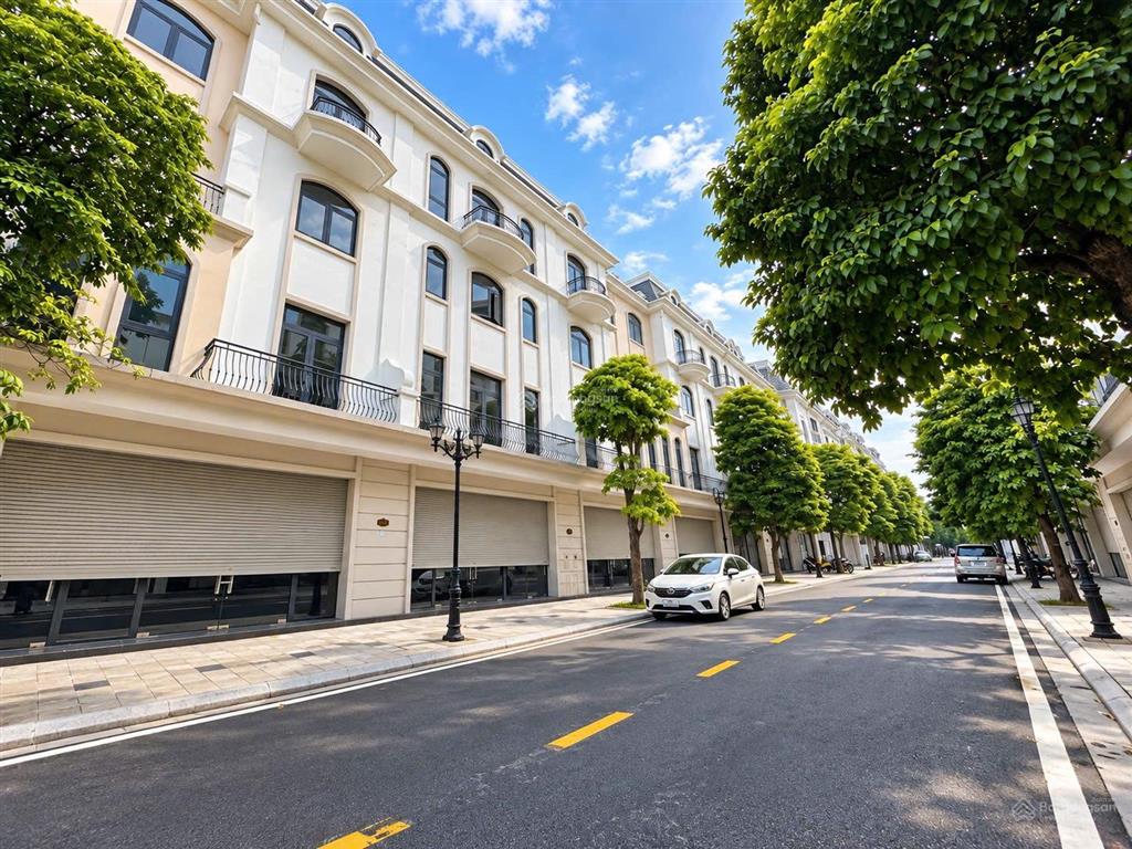 Bán gấp liền kề kinh đô 84m, gần vincom, giá 11 tỷ. mặt tiền 7m.