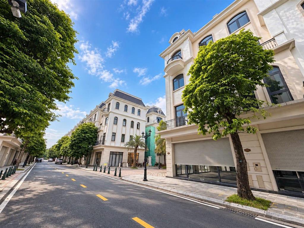 Bán gấp liền kề kinh đô 84m, gần vincom, giá 11 tỷ. mặt tiền 7m.