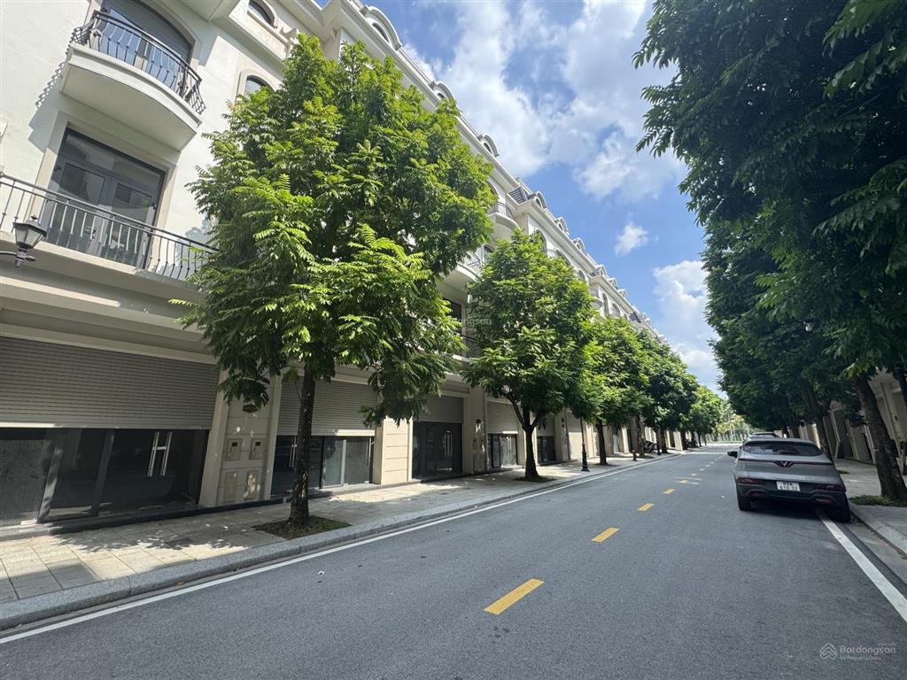 Bán gấp shophouse sao biển 67,5m giá 8,4 tỷ ngay cạnh chung cư, sát vincom