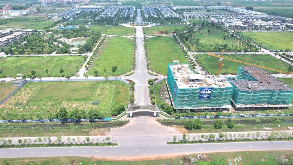 Bán căn bt đơn lập suất ngoại giao hud mê linh trục chính 24m vip ở dự án, đối diện sungroup