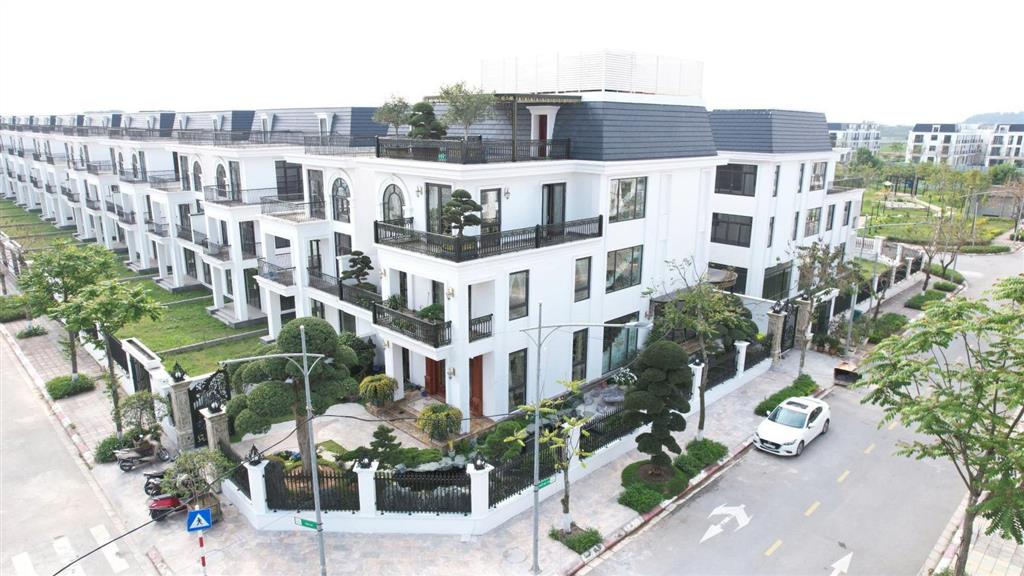 Bán căn bt đơn lập suất ngoại giao hud mê linh trục chính 24m vip ở dự án, đối diện sungroup
