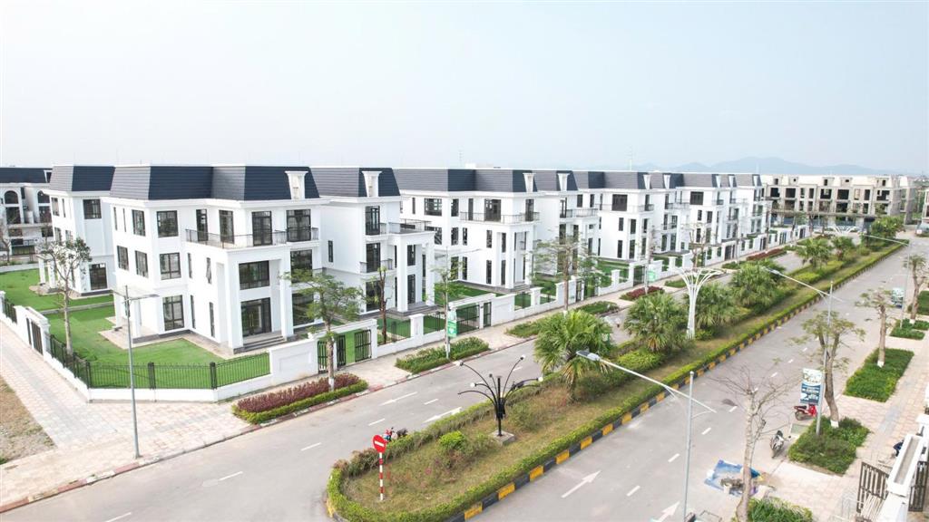 Bán căn bt đơn lập suất ngoại giao hud mê linh trục chính 24m vip ở dự án, đối diện sungroup