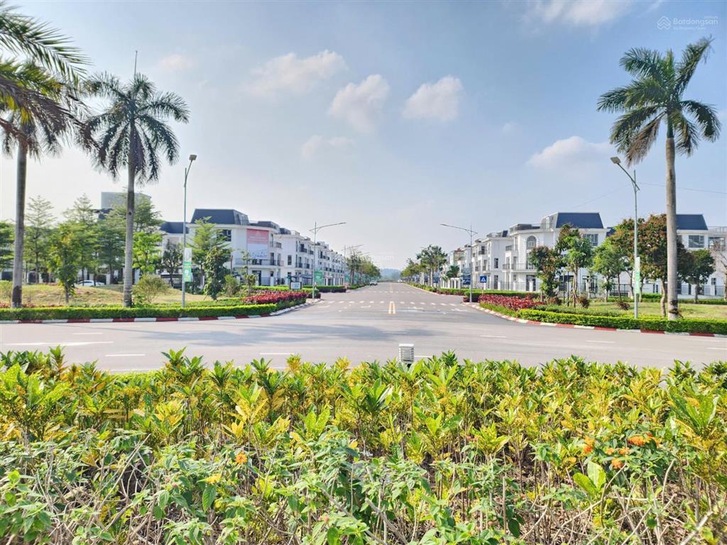 Bán căn bt đơn lập suất ngoại giao hud mê linh trục chính 24m vip ở dự án, đối diện sungroup