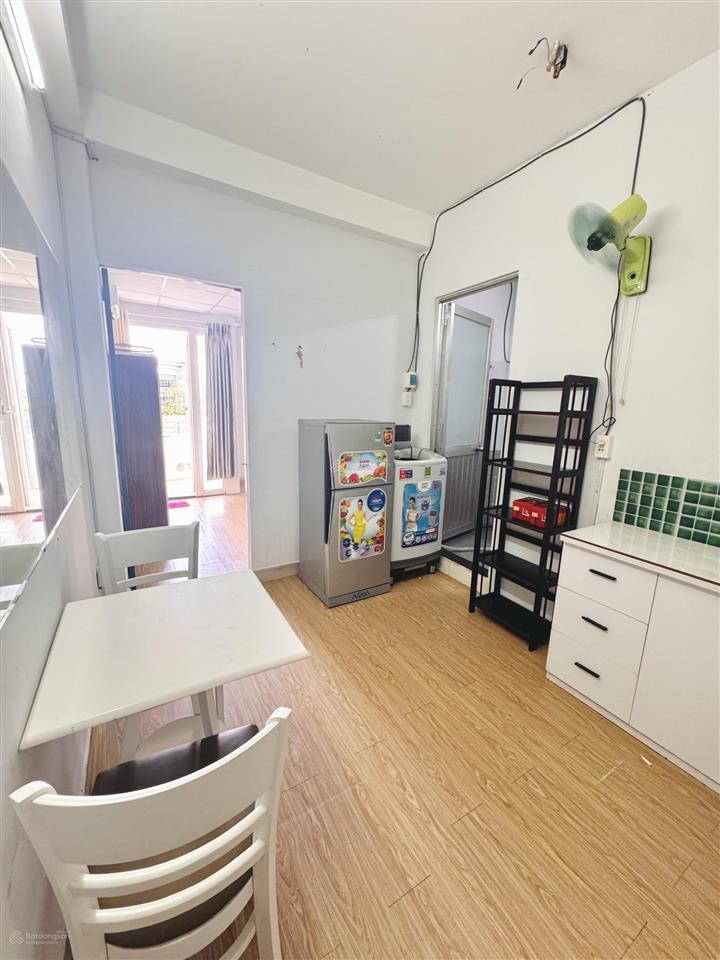 Studio ban công, tách bếp  khu văn minh  gần cv làng hoa, emart  5.2 triệu