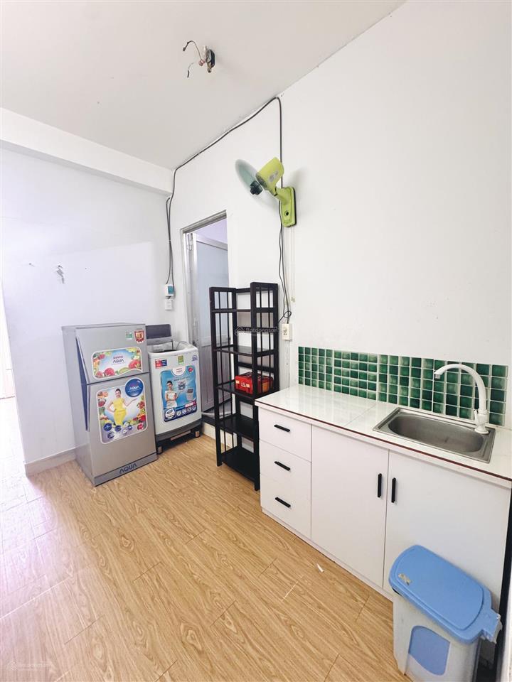 Studio ban công, tách bếp  khu văn minh  gần cv làng hoa, emart  5.2 triệu