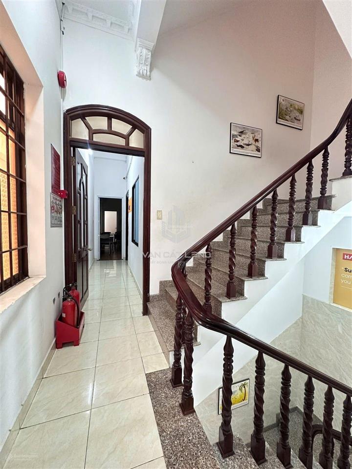 Cho thuê nhà nguyên căn 1 trệt 2 lầu mặt tiền lê hồng phong 120m 25 triệu/tháng