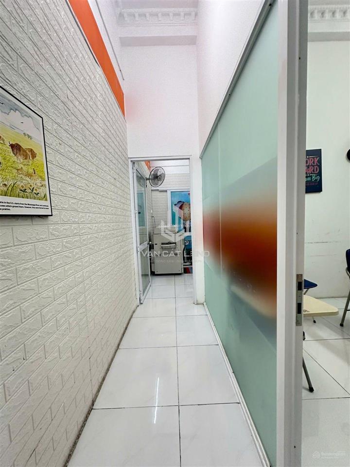 Cho thuê nhà nguyên căn 1 trệt 2 lầu mặt tiền lê hồng phong 120m 25 triệu/tháng