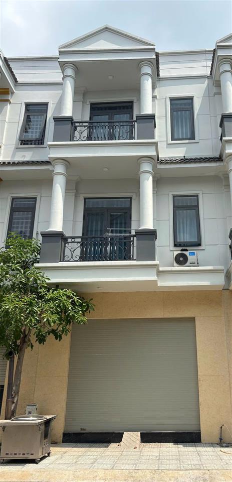 Nhà sài gòn 3 tầng nhánh dt 747
