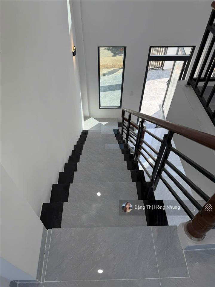 1.1 tỷ dọn vô ở liền mặt tiền nhựa 2pn sát bên ql22b