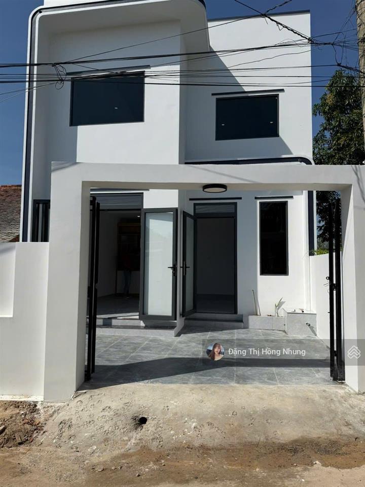 1.1 tỷ dọn vô ở liền mặt tiền nhựa 2pn sát bên ql22b