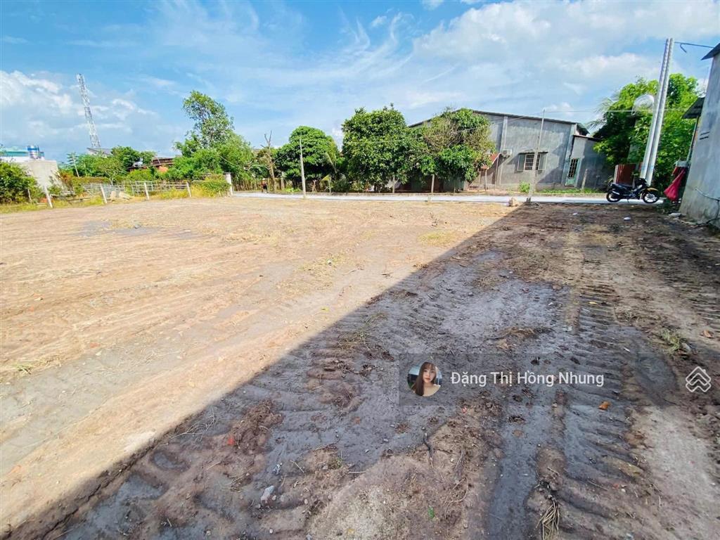 560 triệu, đất full thổ đường thông ấp 5 bàu đồn, đường bê tông cách đt 782 chỉ 200m