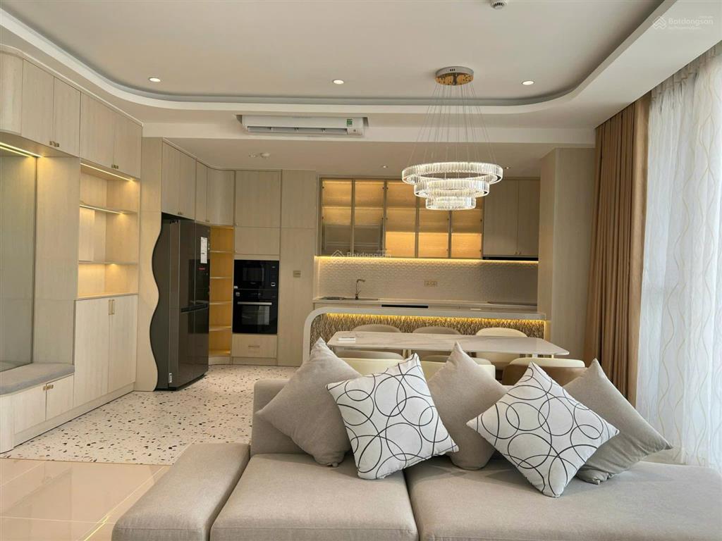 Chủ nhà định cư nước ngoài  cần bán lại 3pn sunrise city north  125m2, full nội thất giá 9.2 tỷ