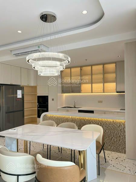Chủ nhà định cư nước ngoài  cần bán lại 3pn sunrise city north  125m2, full nội thất giá 9.2 tỷ