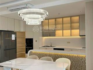 Chủ nhà định cư nước ngoài  cần bán lại 3pn sunrise city north  125m2, full nội thất giá 9.2 tỷ