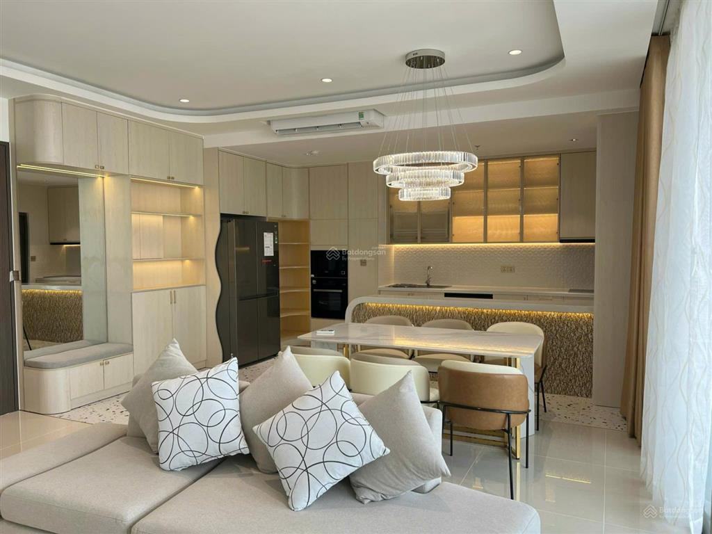 Chủ nhà định cư nước ngoài  cần bán lại 3pn sunrise city north  125m2, full nội thất giá 9.2 tỷ