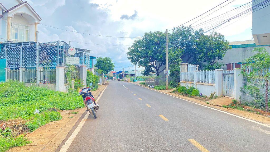 Tổng 4.200m2 ( ngay khu trung tâm sầm uất của đức trọng, lâm đồng )