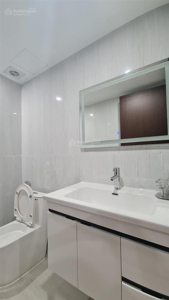 Cho thuê căn hộ penthouse 168m2, 2 ngủ khép kín. nội thất cao cấp. vào ở ngay