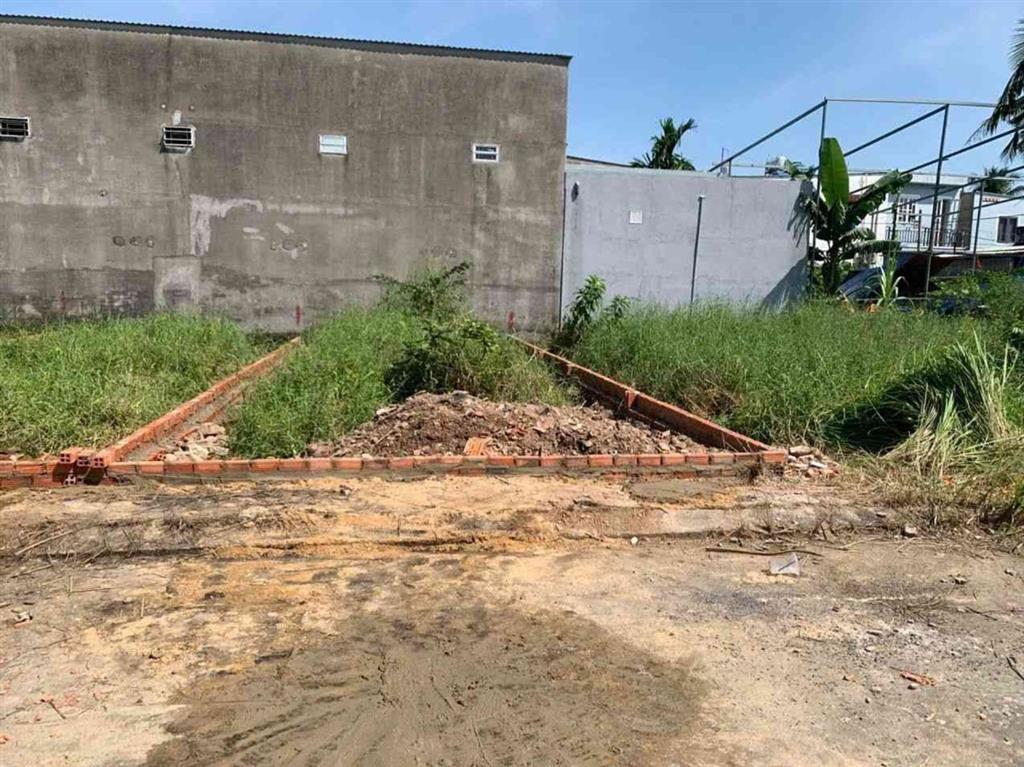 [H2446*] Đất vuông vức 5x14m sát Vườn Cau Đỏ, đường nhựa 8m. Giá chỉ 3.x tỷ