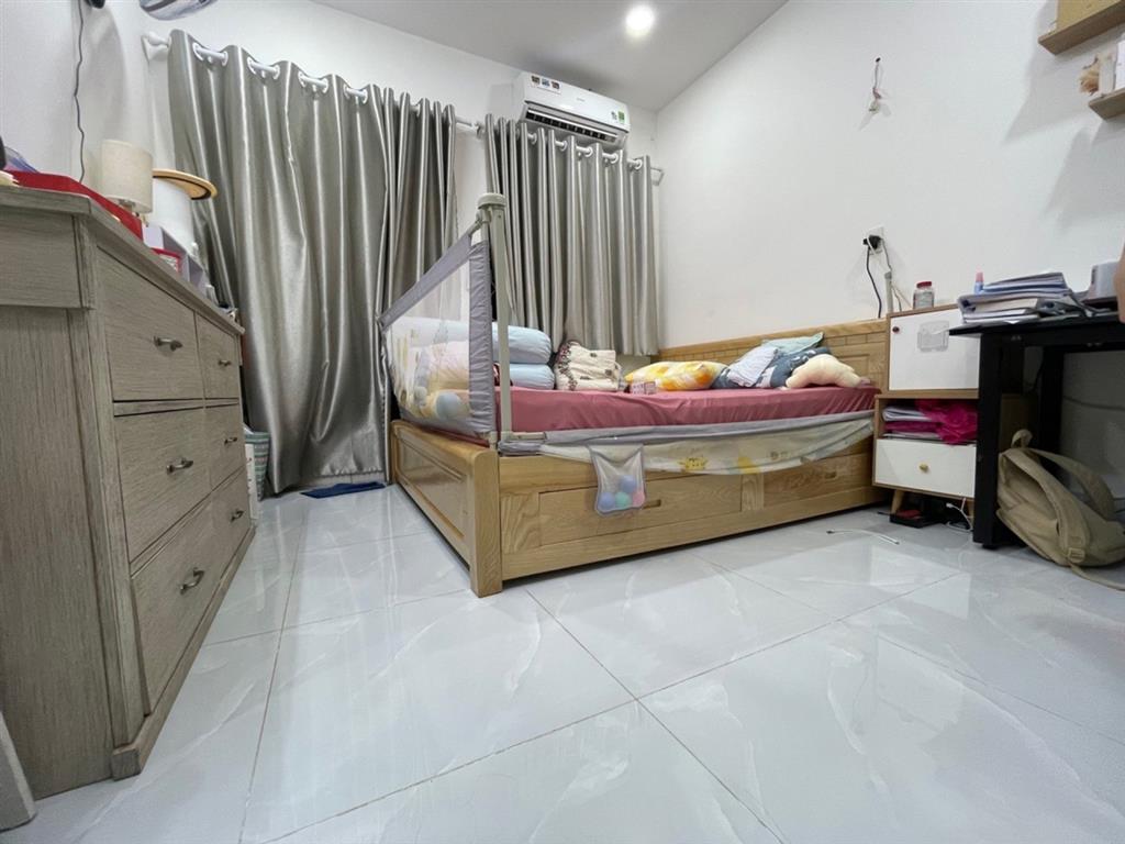 H2879  Nhà vuông A4 có ST sát chợ An Nhơn - Giá 3.x tỷ