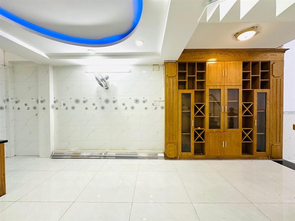 [H3022] Nhà 5 tầng ô tô ngủ trong nhà cạnh Sân Golf Tân Sơn Nhất - Giá 6.x tỷ