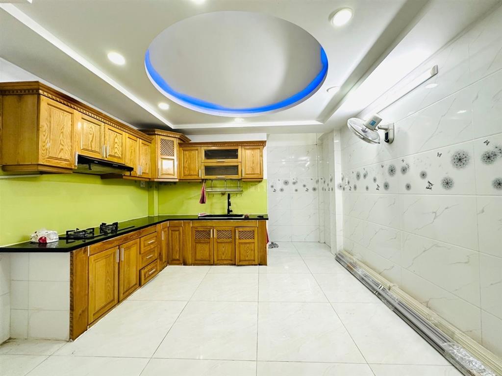 [H3022] Nhà 5 tầng ô tô ngủ trong nhà cạnh Sân Golf Tân Sơn Nhất - Giá 6.x tỷ