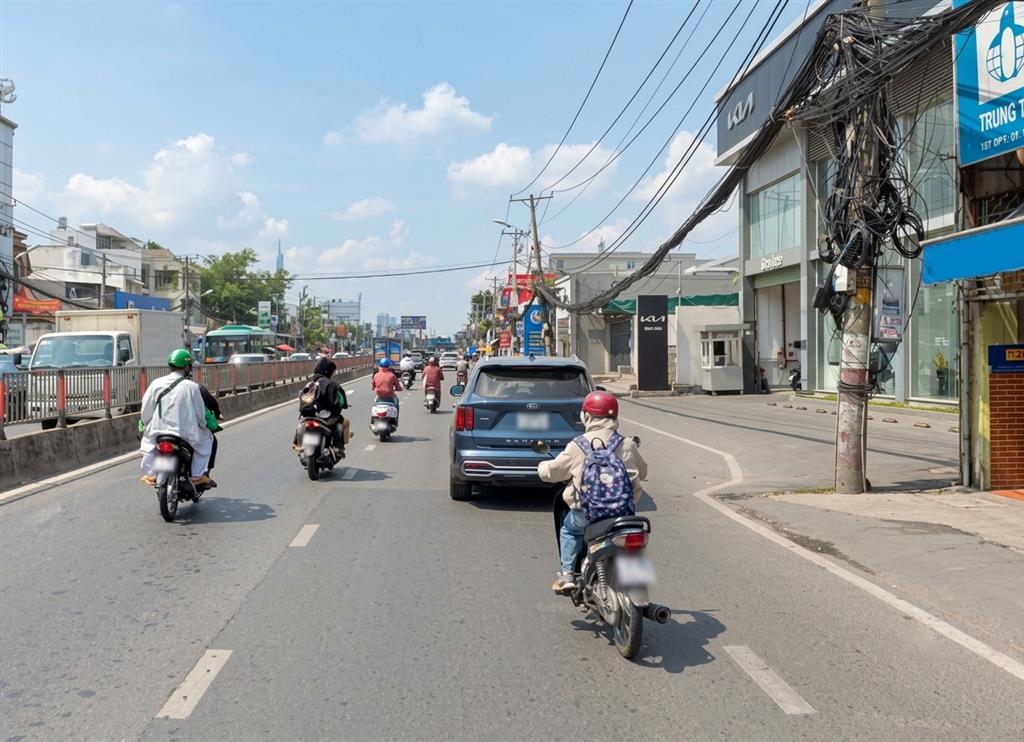 H3081* Bán Nhà Mặt tiền QL13 cạnh ĐH Luật 247m2 Giá 2x Tỷ