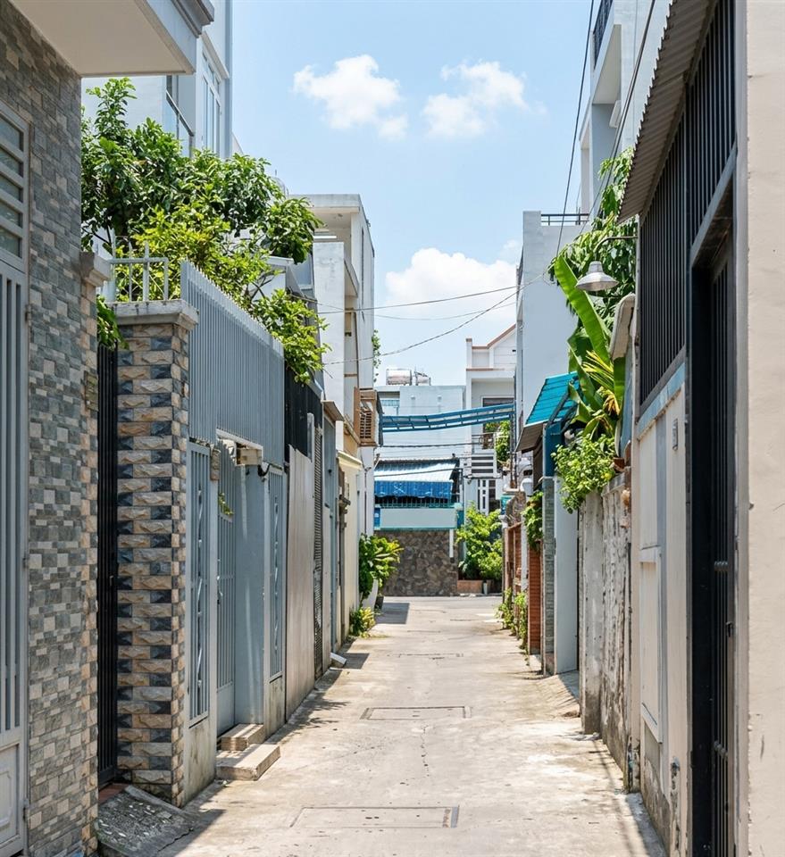 T2880* Nhà 90m2 N.Hậu 8m sát chợ Xóm Mới - Giá 5.x tỷ