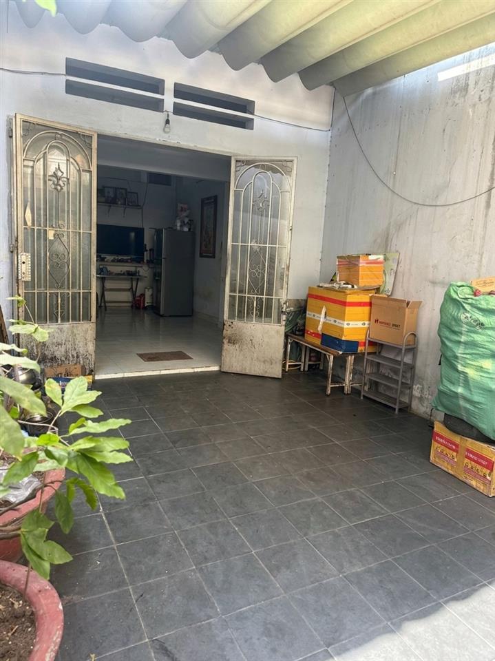 T2880* Nhà 90m2 N.Hậu 8m sát chợ Xóm Mới - Giá 5.x tỷ