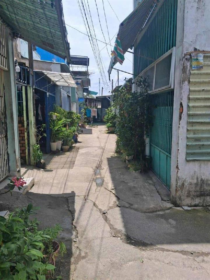 [T2892*] Nhà C4 vuông vức N.Hậu sát Chợ Hóc Môn – Giá 2.x tỷ