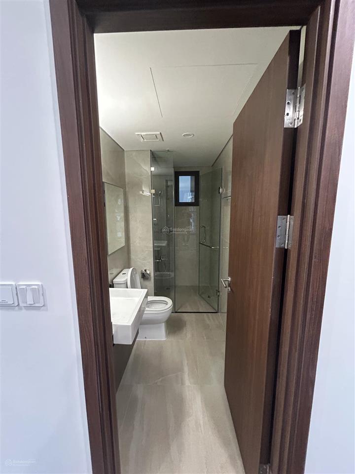 Cho thuê căn góc tòa h1 tầng 23 masterise view hồ ngọc trai, 2n+1+2wc, nội thất cơ bản