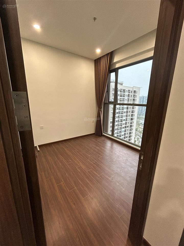 Cho thuê căn góc tòa h1 tầng 23 masterise view hồ ngọc trai, 2n+1+2wc, nội thất cơ bản