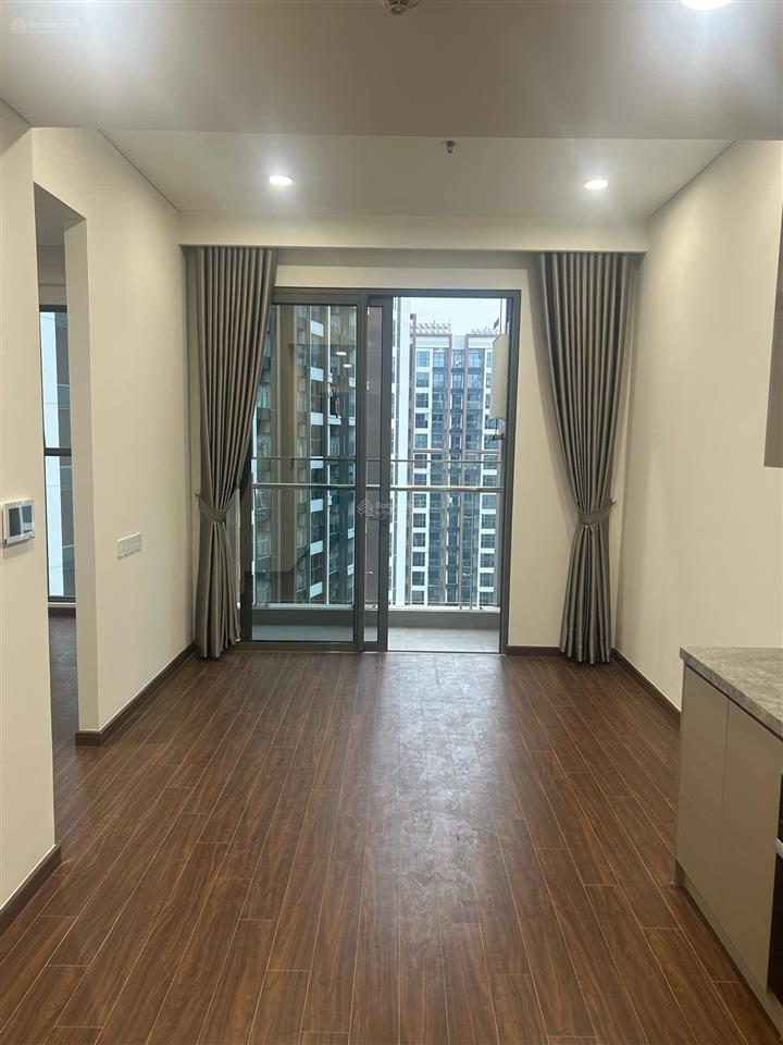 Cho thuê căn góc tòa h1 tầng 23 masterise view hồ ngọc trai, 2n+1+2wc, nội thất cơ bản
