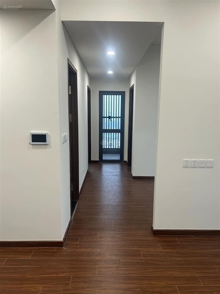 Cho thuê căn góc tòa h1 tầng 23 masterise view hồ ngọc trai, 2n+1+2wc, nội thất cơ bản