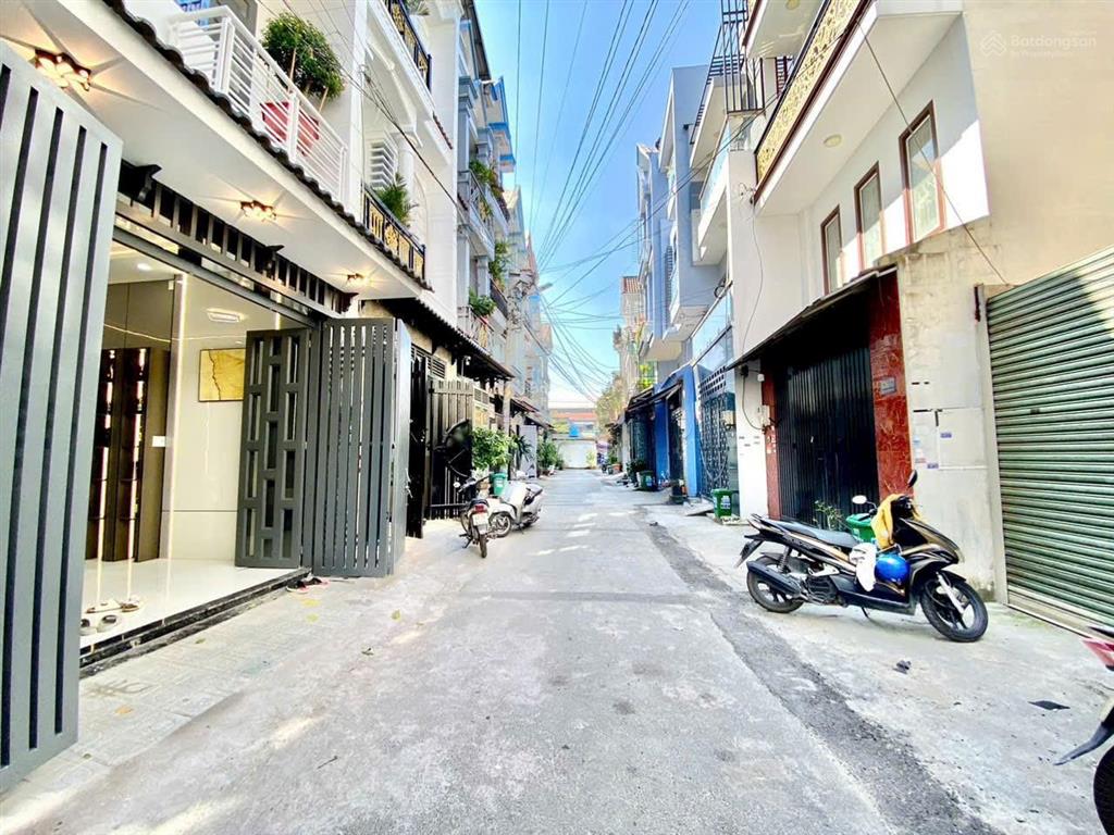 Bán nhà 3 lầu,4p,hẻm ô tô đường ht13,hiệp thành q12. giá  5,75 tỷ