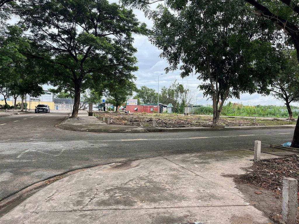 Bán lô đất dt 5x18m  khu đồng bộ đường 12m có vỉa hè  lê thị riêng q12. giá 5,15 tỷ