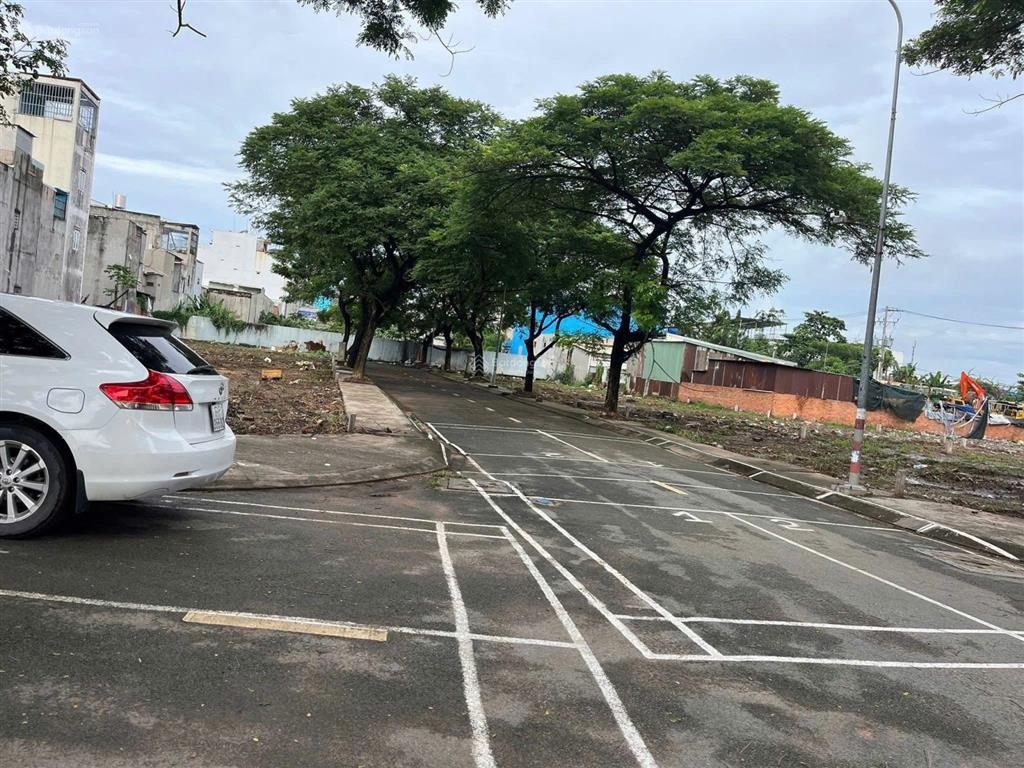 Bán lô đất dt 5x18m  khu đồng bộ đường 12m có vỉa hè  lê thị riêng q12. giá 5,15 tỷ