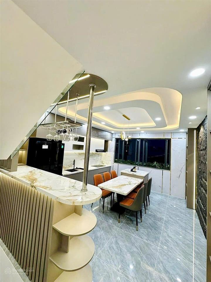 Bán nhà 3 lầu,4p,đường ô tô gần cầu vượt ngã tư ga q12. giá  6,3 tỷ