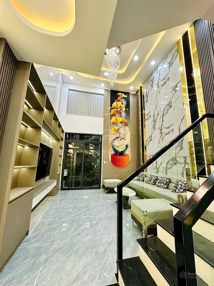 Bán nhà 3 lầu,4p,đường ô tô gần cầu vượt ngã tư ga q12. giá  6,3 tỷ