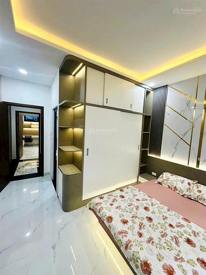 Bán nhà 3 lầu,4p,đường ô tô gần cầu vượt ngã tư ga q12. giá  6,3 tỷ