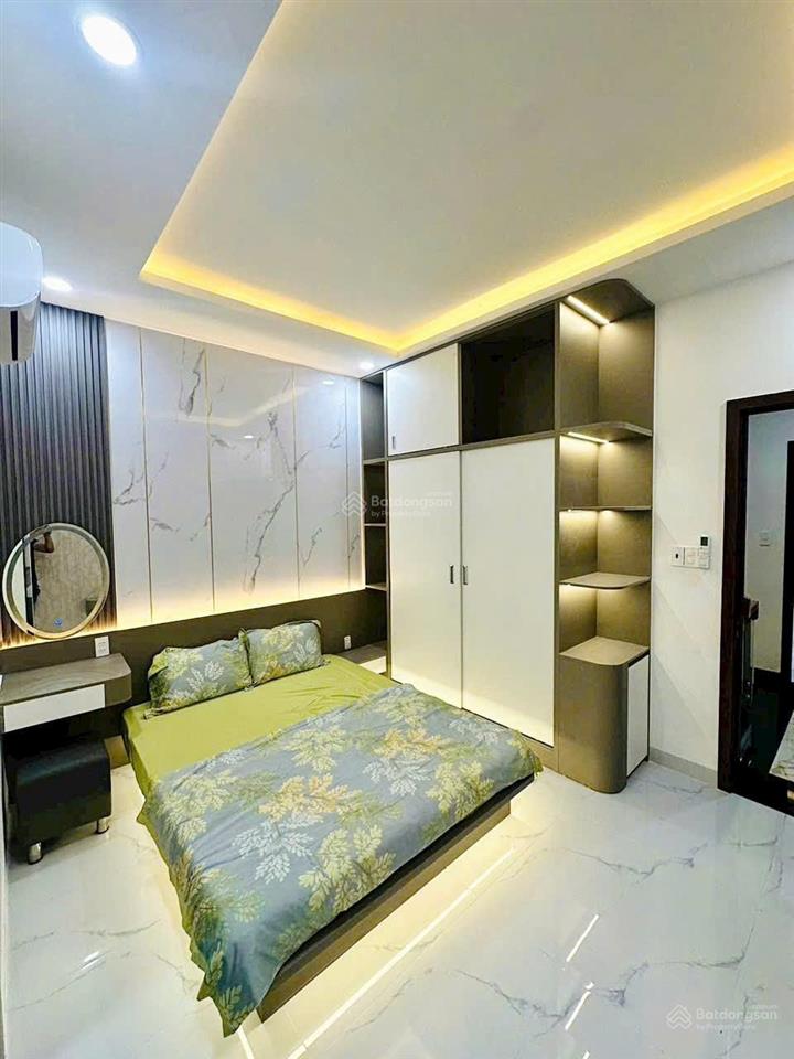 Bán nhà 3 lầu,4p,đường ô tô gần cầu vượt ngã tư ga q12. giá  6,3 tỷ