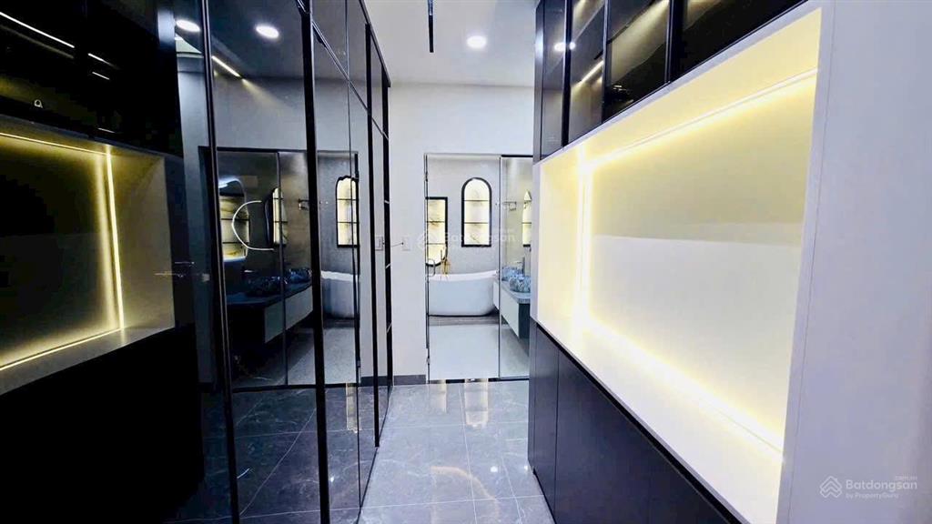 Bán nhà 4 lầu  đường ô tô  tô ngọc vân q12. giá  7,45 tỷ