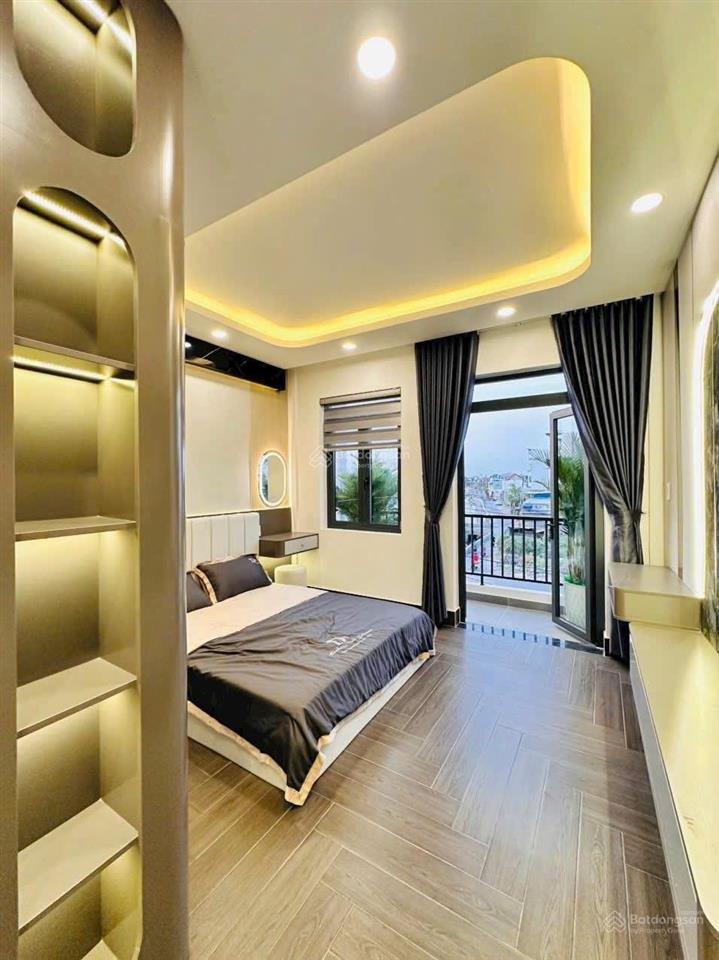 Bán nhà mặt tiền dt 4x28m  4 lầu,5p  hà huy giáp  thới an. giá  9,2 tỷ