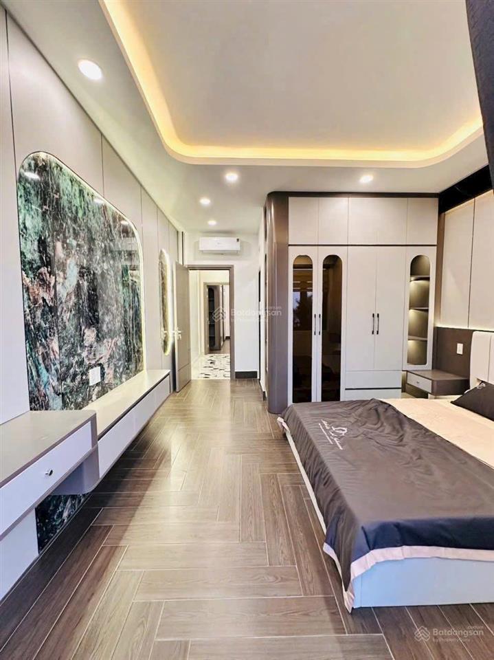 Bán nhà mặt tiền dt 4x28m  4 lầu,5p  hà huy giáp  thới an. giá  9,2 tỷ
