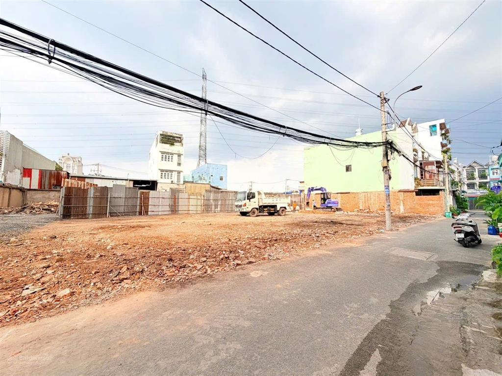 Bán lô đất dt 4x18m  2 mặt hẻm ô tô  trần thị năm q12. giá  5,49 tỷ