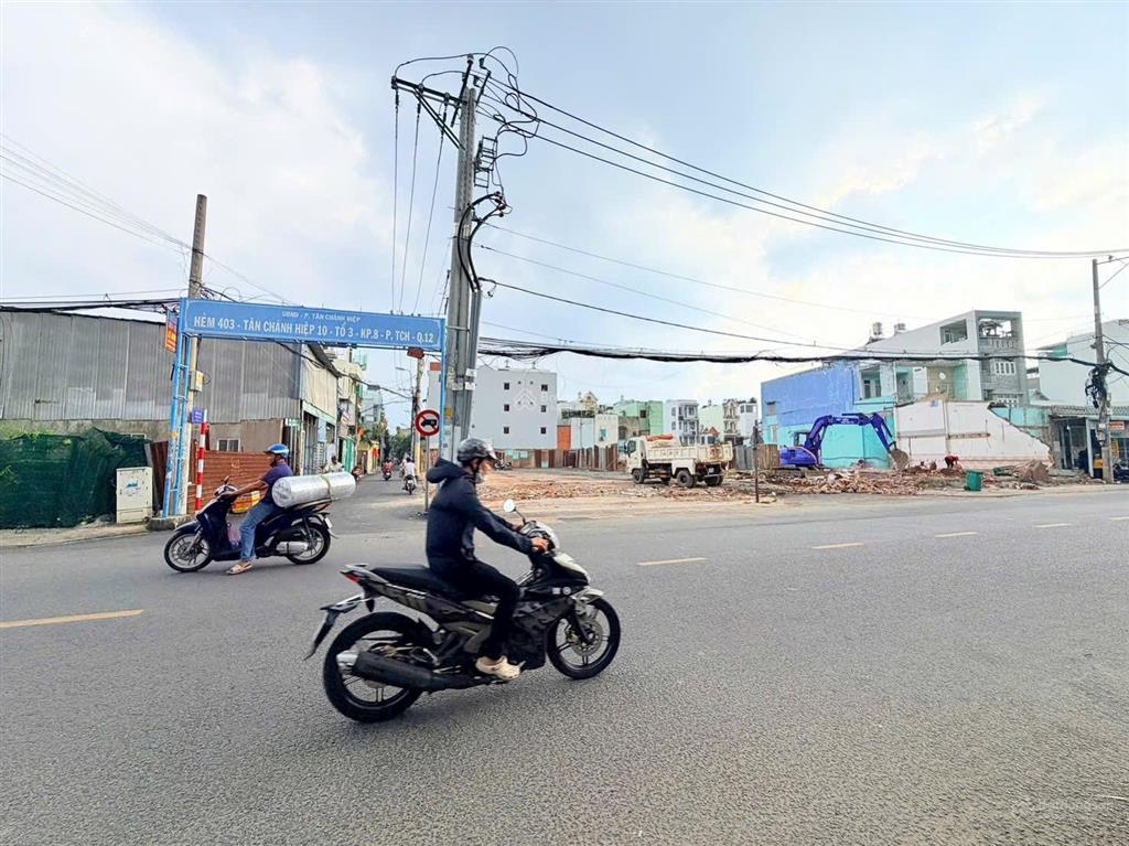 Bán lô đất dt 4x18m  2 mặt hẻm ô tô  trần thị năm q12. giá  5,49 tỷ