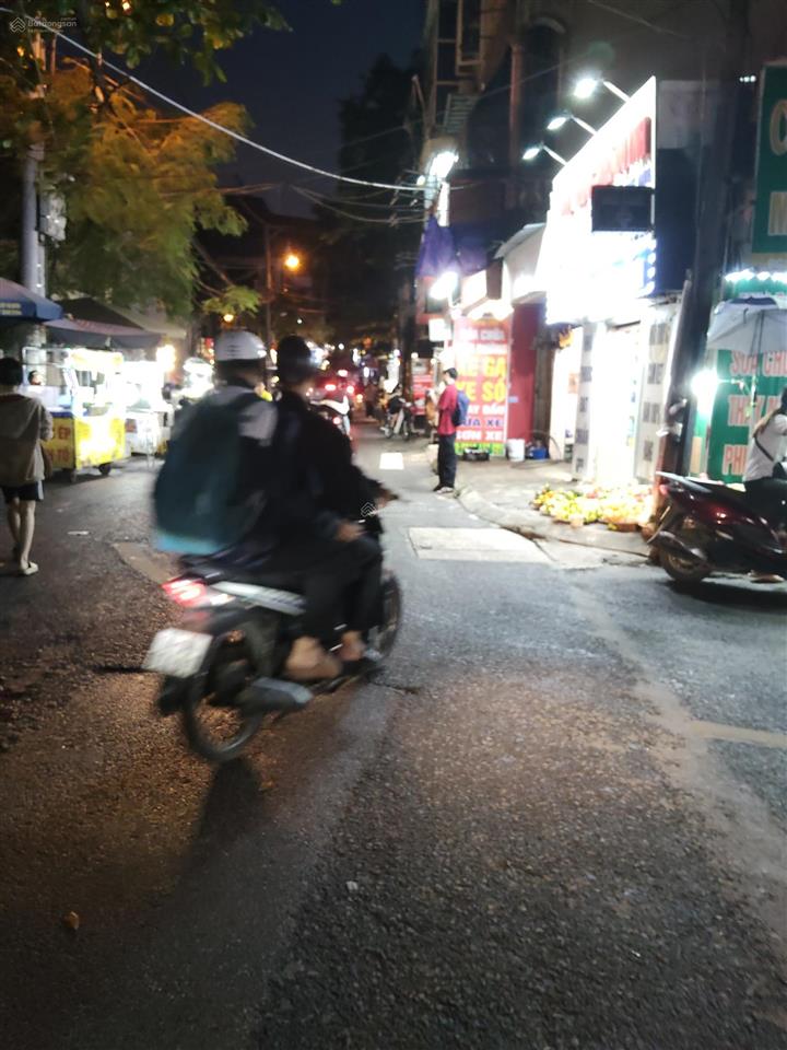 Bán đất lê văn hiến. 115 m2, mặt tiền khủng, ô tô tránh, kinh doanh sầm uất. giá nhỉnh 19.99 tỷ.