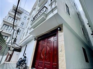 Bán gấp nhà đẹp cạnh khu cn nam thăng long, 30 m2, 5 tầng, dân xây, ô tô đỗ cổng, giá nhỉnh 5 tỷ