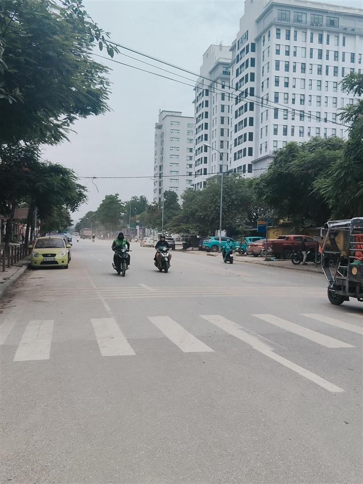 Phố viên  cạnh đh mỏ địa chất, bv phương đông, bán nhà c4, 30 m², ô tô, kinh doanh giá 4.3 tỷ